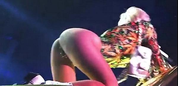  miley cyrus perfect ass show